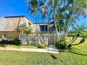 Building Photo - 225 Lake Arbor Dr