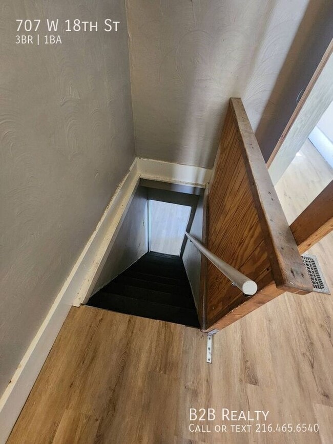 Building Photo - 707 W 18th St