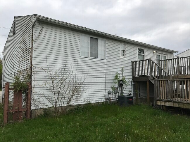 Building Photo - 677 Hubbard Rd