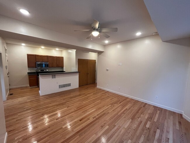 Building Photo - 211 E Lane Ave