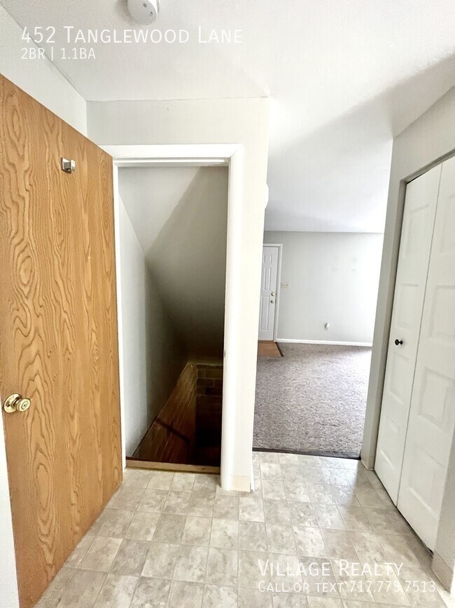 Building Photo - 452 Tanglewood Ln