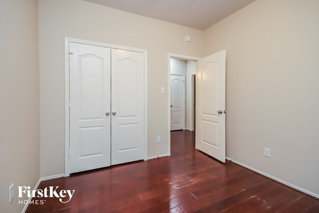 Building Photo - 29919 Hanover Hollow Ln