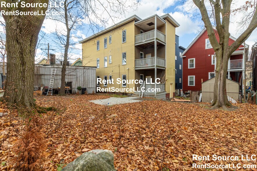 Building Photo - 97 Elm St