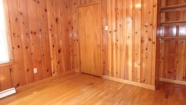 Building Photo - Wonderful 3 Bed 1 Bath House w/ Bonus Room!