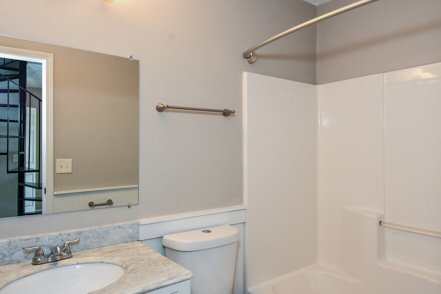 Building Photo - 406 Rankin Ct