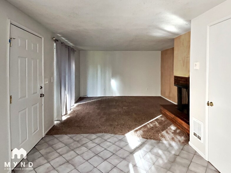 Building Photo - 705 NE 108th Ave