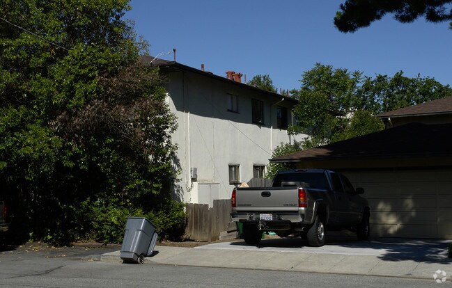 Primary Photo - 15 Loyola Ave