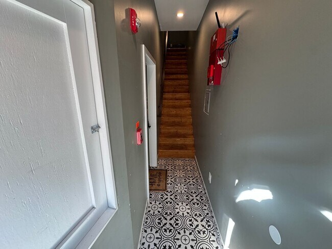 Building Photo - 2028 E Fletcher St