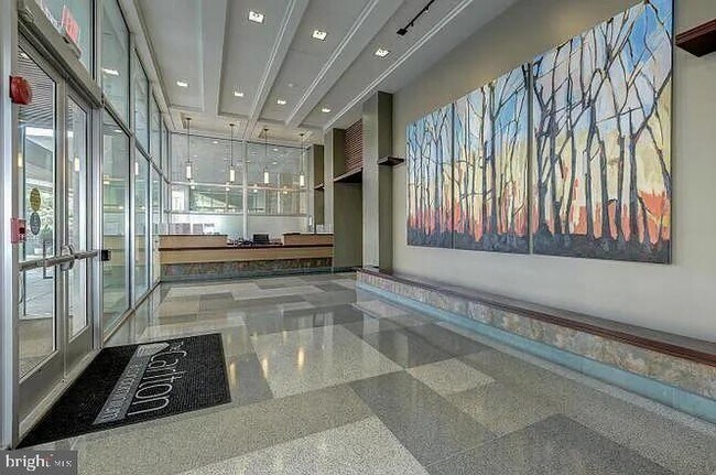 Building Photo - 4600 S Four Mile Run Dr