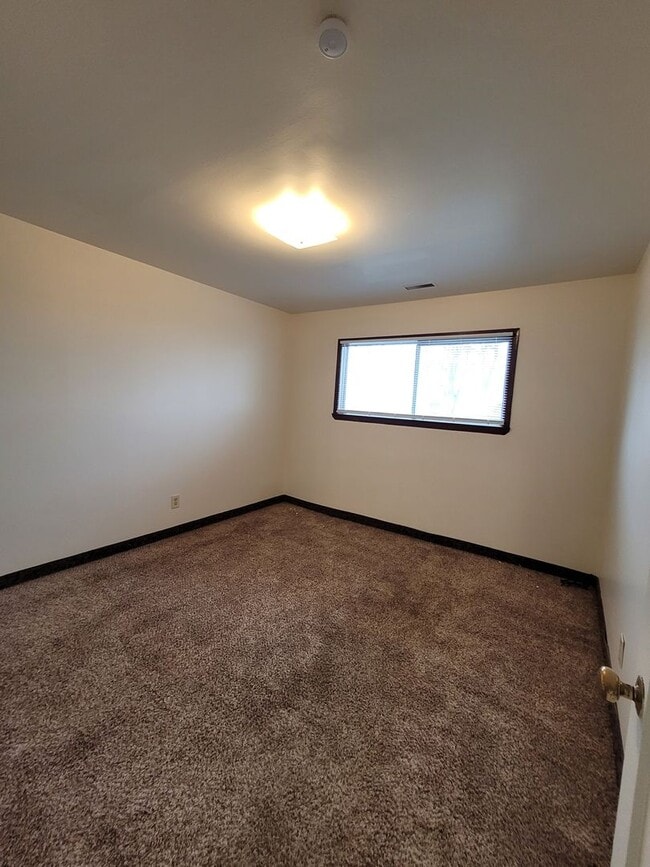 Building Photo - 1204-1206 Vandenberg Ave