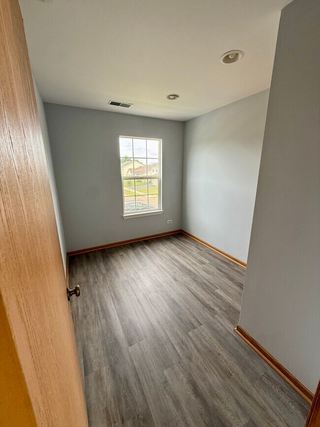 Building Photo - 2208 Rebecca Cir