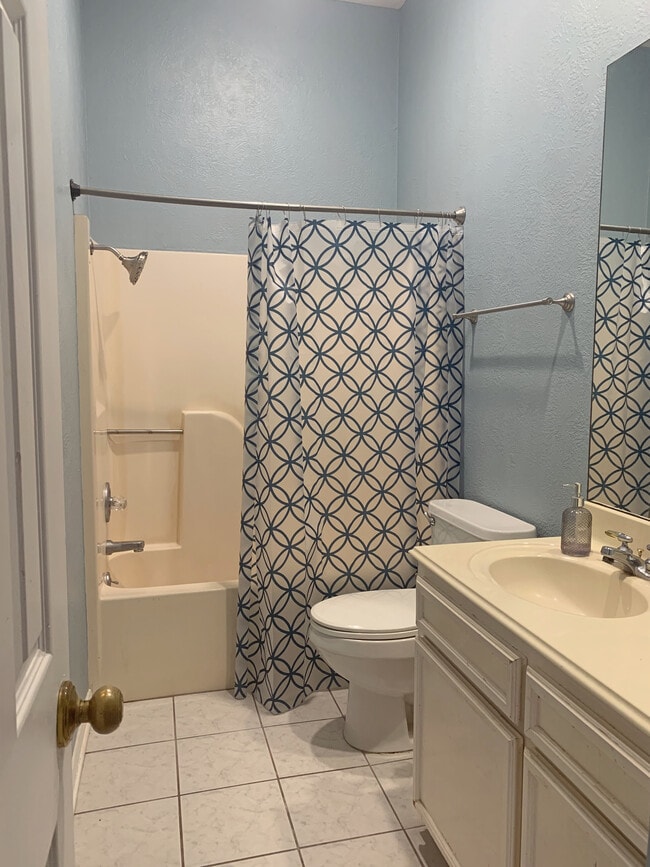 Building Photo - 7830 Blue Bonnet St