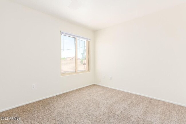 Building Photo - 2415 W Greenway Rd