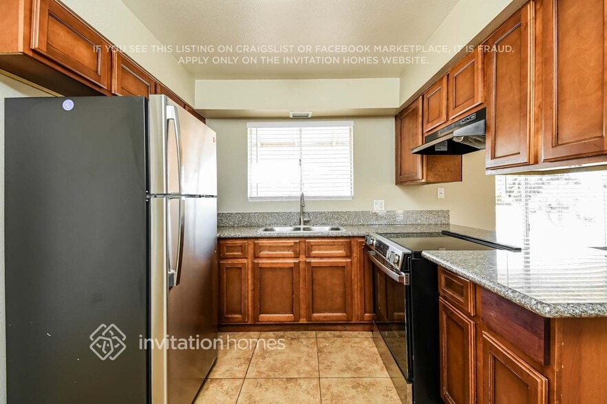 Building Photo - 514 E Westchester Dr