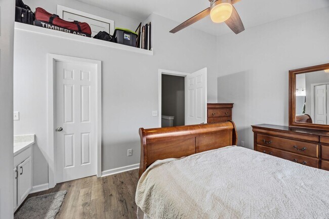 Building Photo - Modern Comfort & Convenience in Regents Green Townhome