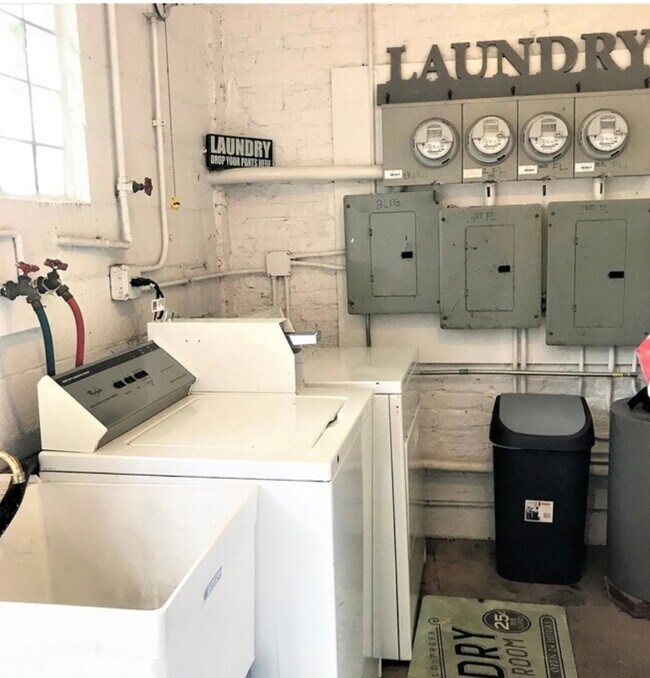 Building Photo - 750 S Oakley Blvd