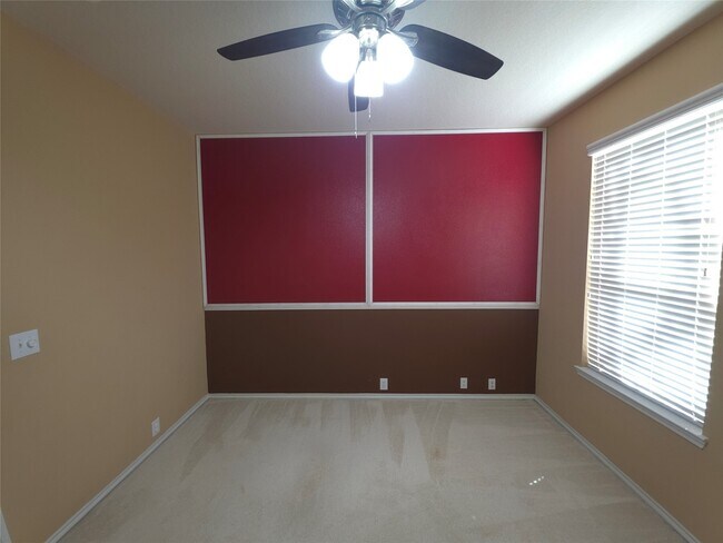 Building Photo - 3027 Providence Oak St