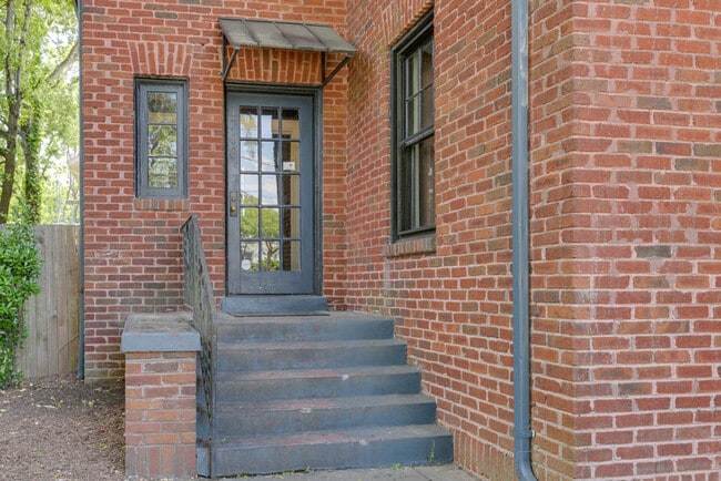 Building Photo - 1700 Claremont Ave