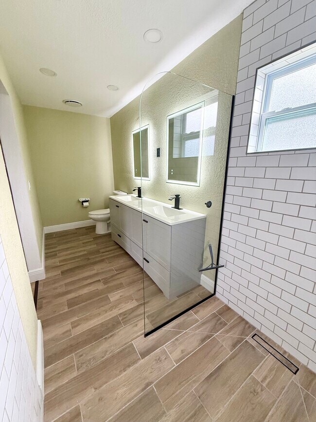 Building Photo - 4427 Tuna Dr