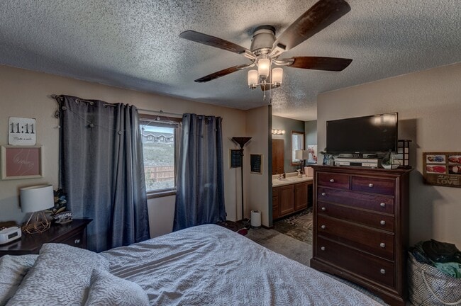 Building Photo - 4025 Wild Flower Dr