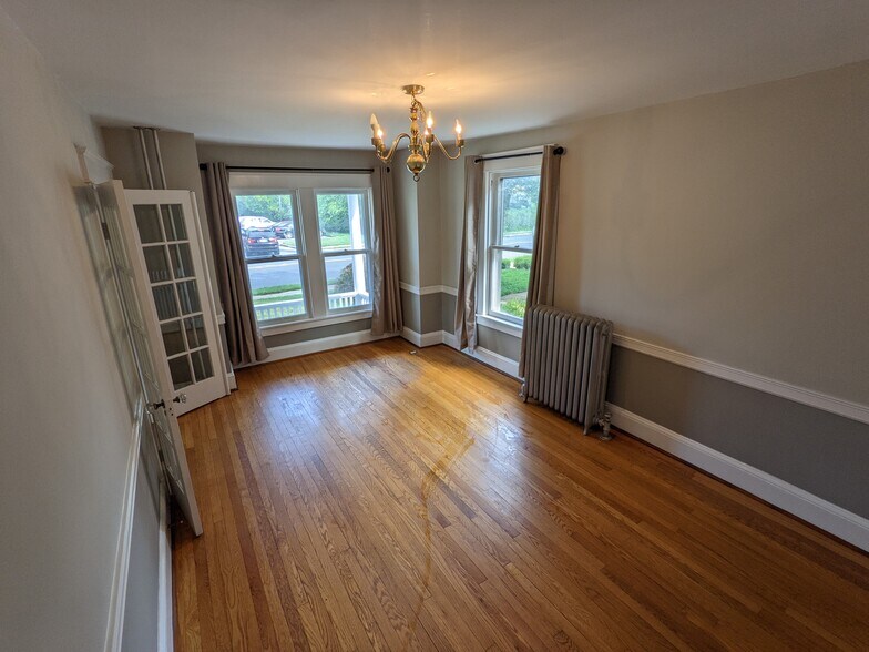 Dining room - 925 North Market Street