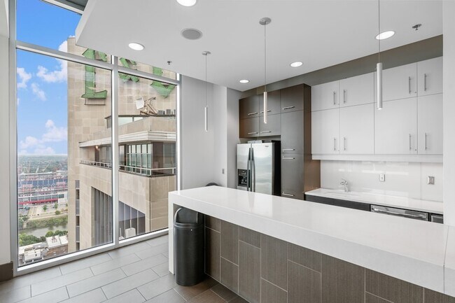 Building Photo - 415 Church St