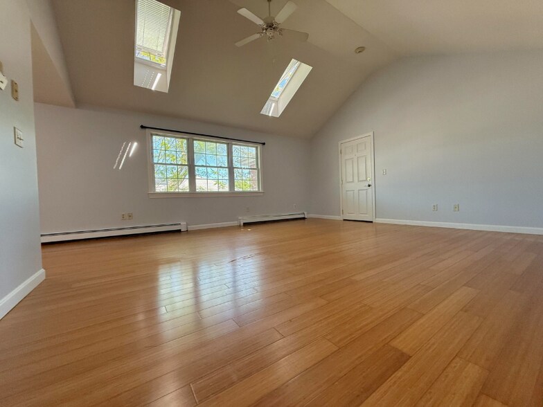 Building Photo - 56 Center St