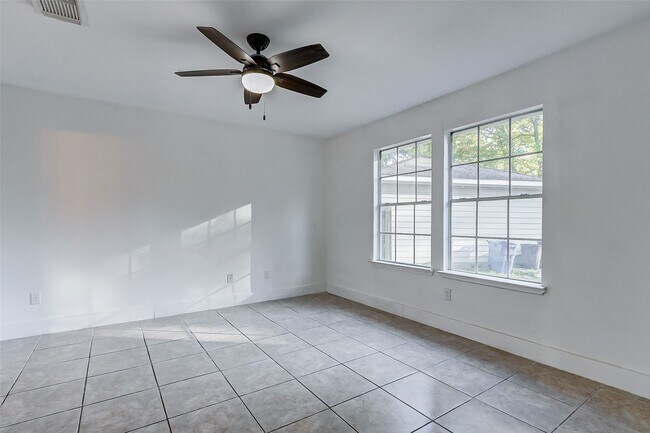 Building Photo - 21892 Silver Oak Ct
