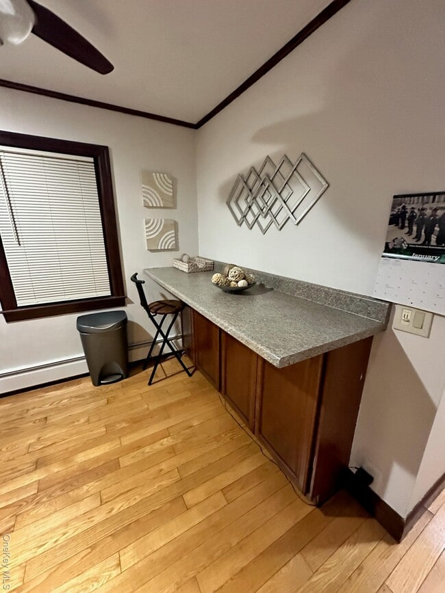 Building Photo - 2576 Parkview Pl