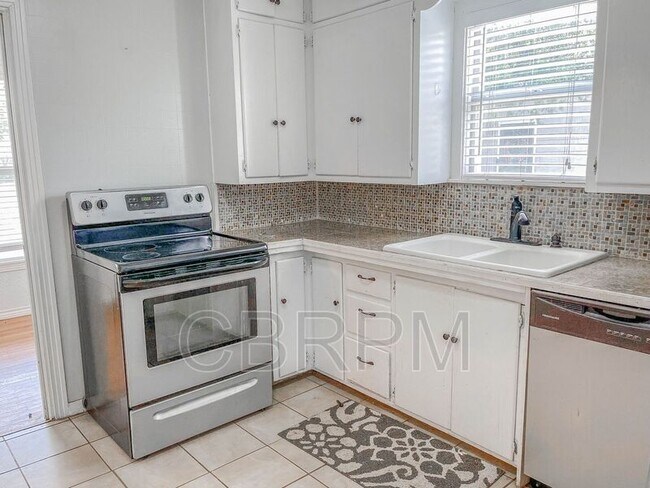 Building Photo - 3418 26th St