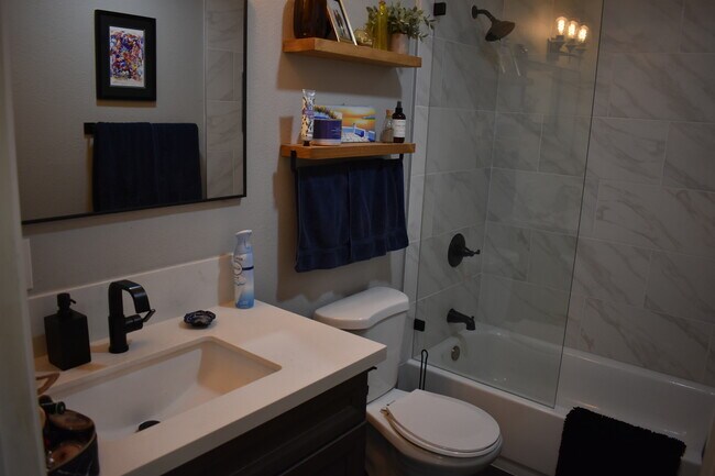 Building Photo - 6671 Jackson Dr