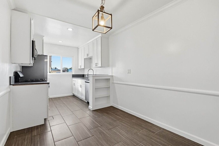 Building Photo - 6065 Pickford Pl