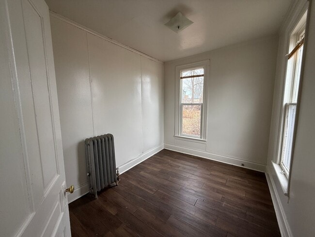 Building Photo - 406 W Washington Ave