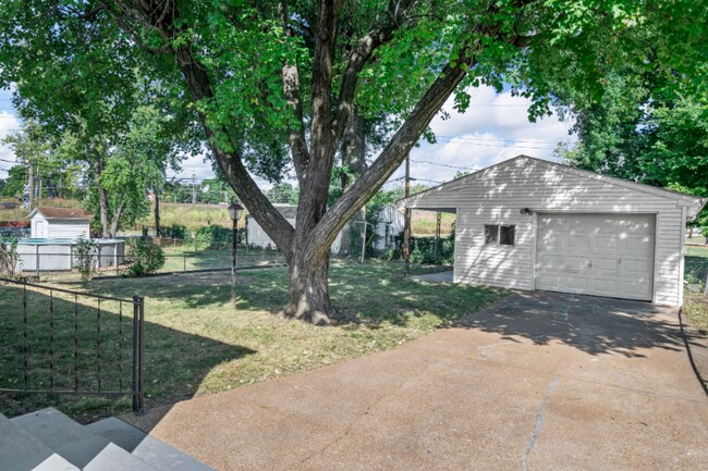 Building Photo - 210 Vest Ave