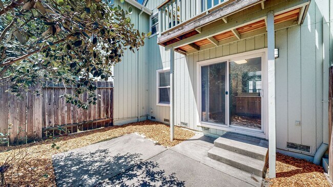 Building Photo - 1211 Hidden Creek Pl