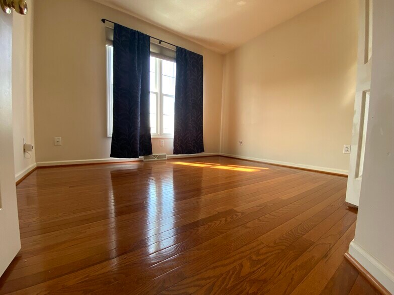 Building Photo - 123 Cobblestone Cir