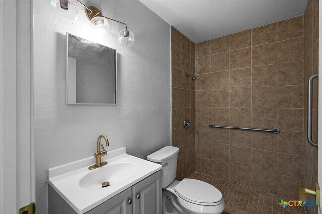Building Photo - 1302 Metropolitan Dr