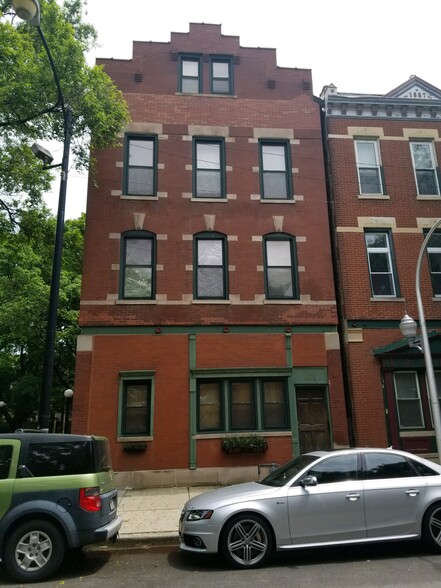 Building Photo - 1875 N Sheffield Ave