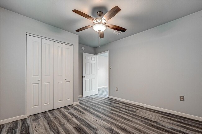 Building Photo - 15897 Dewberry Ln