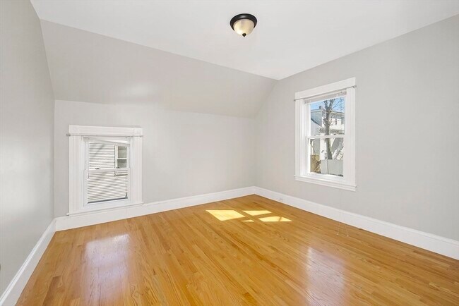 Building Photo - 16 Oak Grove Terrace