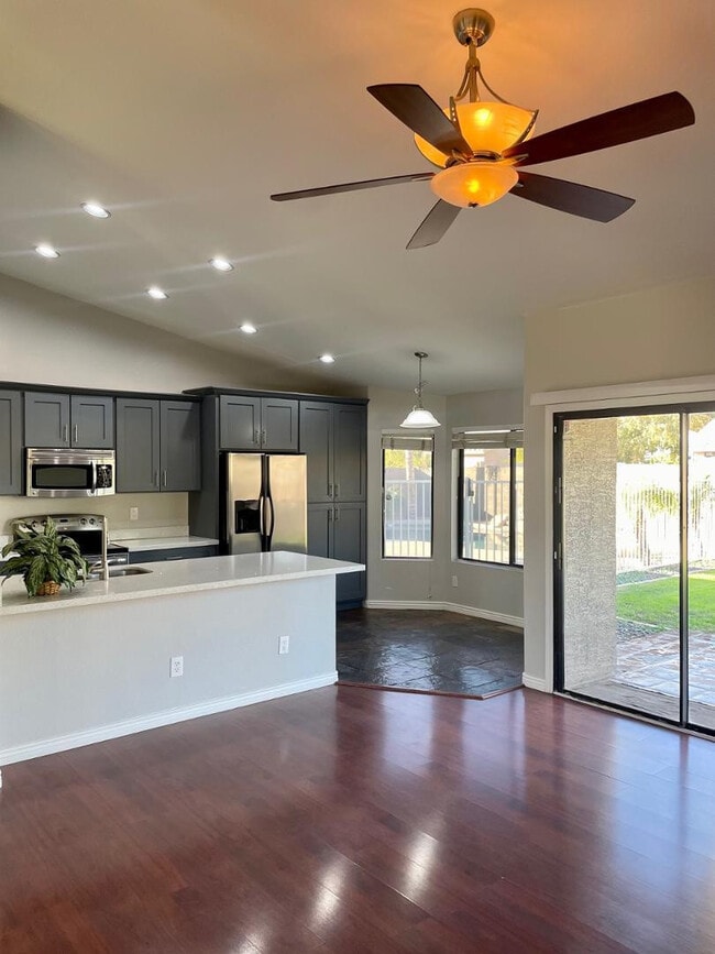 Building Photo - 2422 E Remington Pl