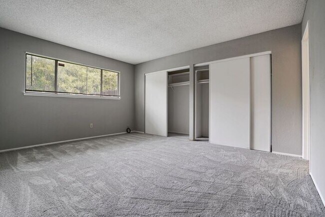 Building Photo - Beautiful duplex locate in Sacramento!
