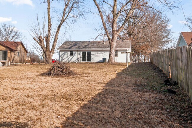 Building Photo - 246 SE 101st Rd