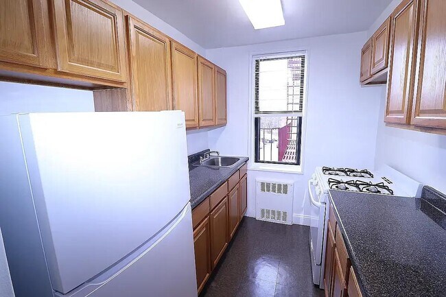 Building Photo - 8691 208th St - APT 1F