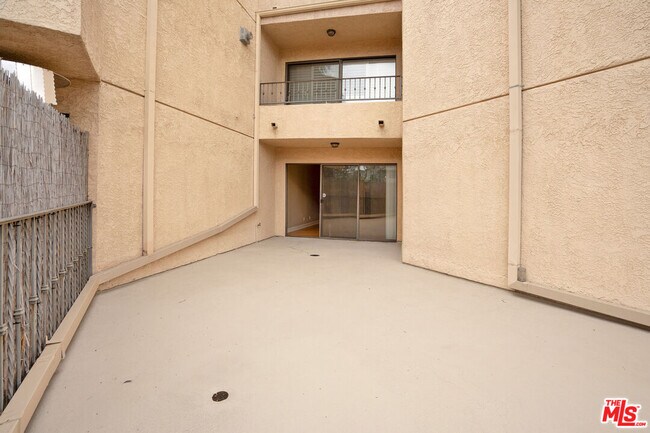 Building Photo - 1633 S Bentley Ave