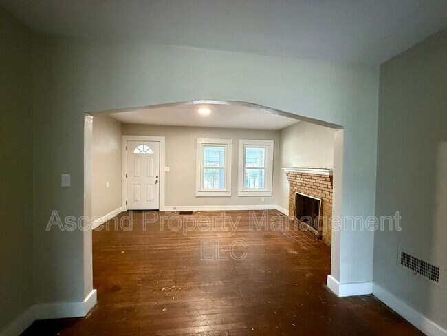 Building Photo - 203 N St Marks Ave