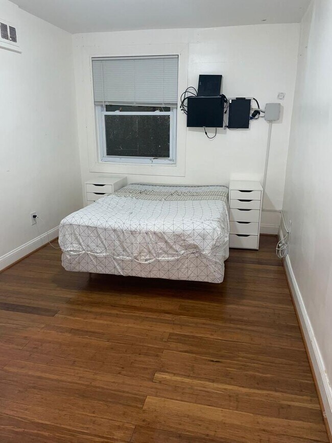 Building Photo - 1701 Montello Ave NE