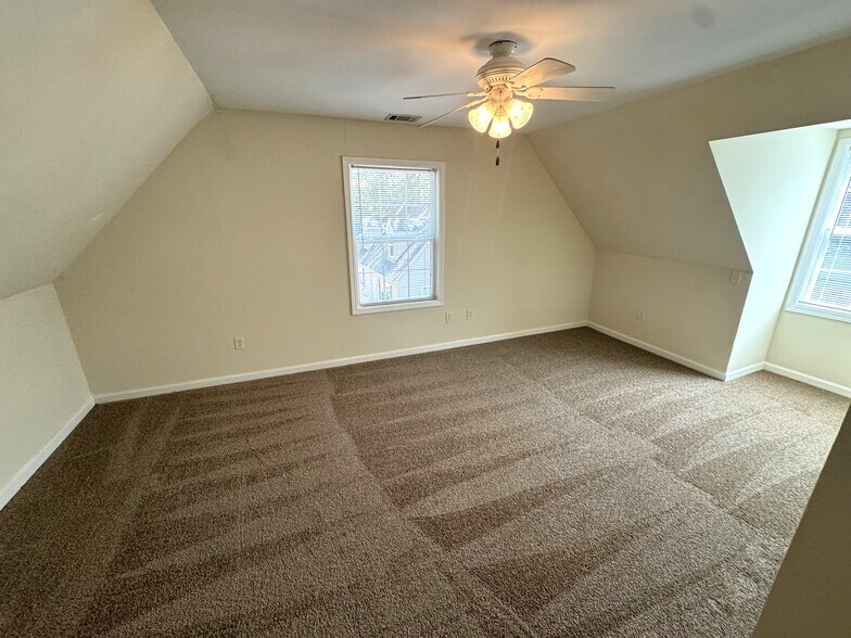 Building Photo - 227 Derby St