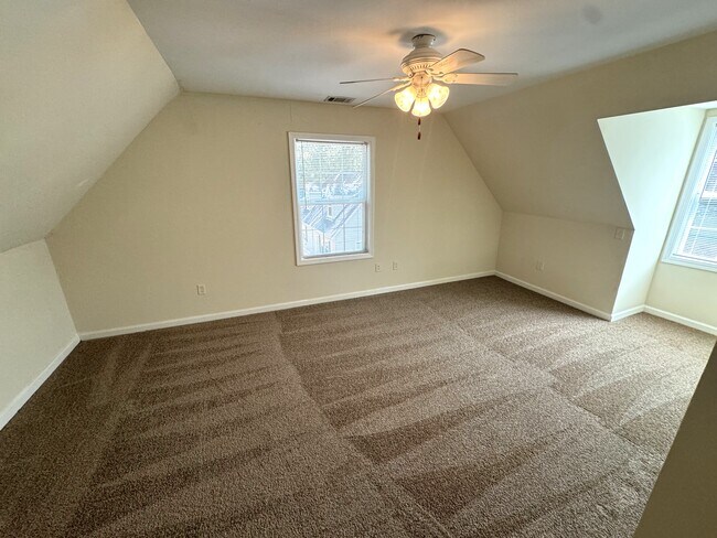 Building Photo - 227 Derby St