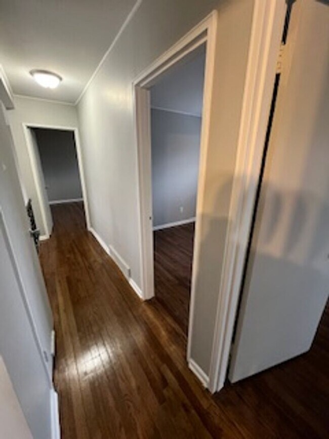 Building Photo - 3 BR 1.5 BA split-level with attached 1 car garage- OPEN HOUSE THIS SATURDAY